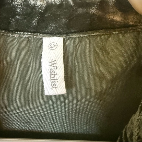 Wishlist Blouse in Dark Green velvet collared button up-size S/M - Picture 3 of 7